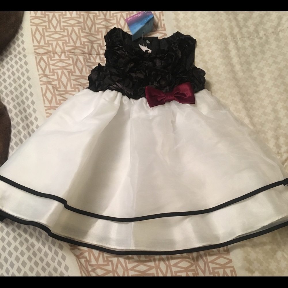 2T black and white dress
